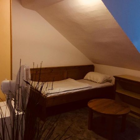 Y Hostel Balatonlelle Zewnętrze zdjęcie