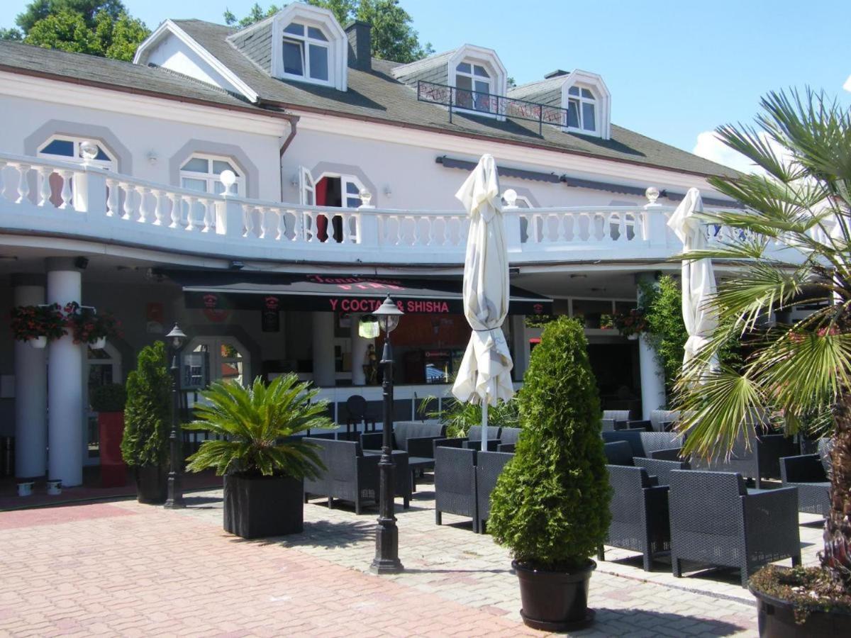Y Hostel Balatonlelle Zewnętrze zdjęcie