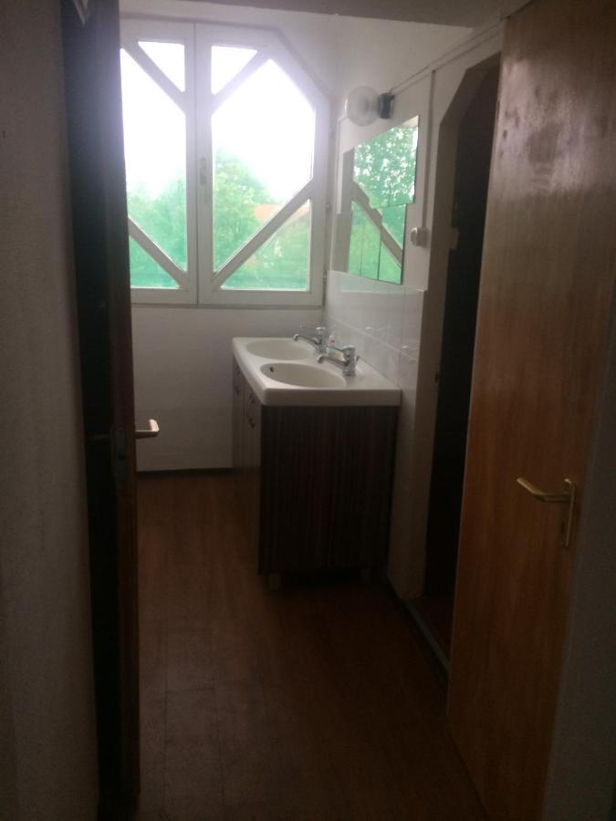 Y Hostel Balatonlelle Zewnętrze zdjęcie