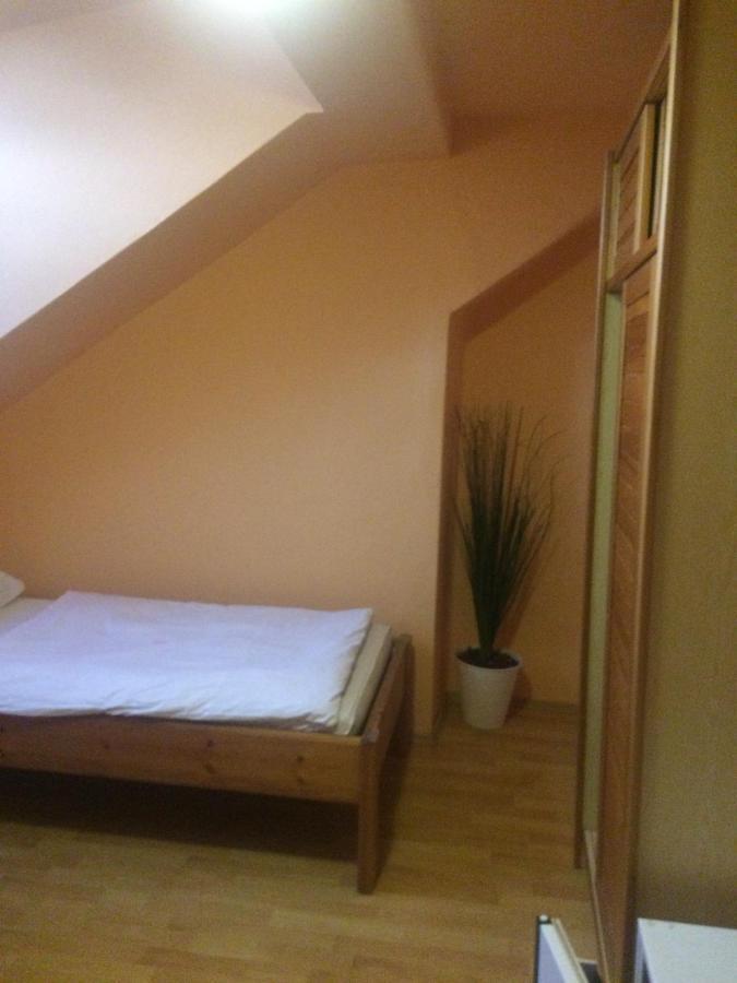 Y Hostel Balatonlelle Zewnętrze zdjęcie